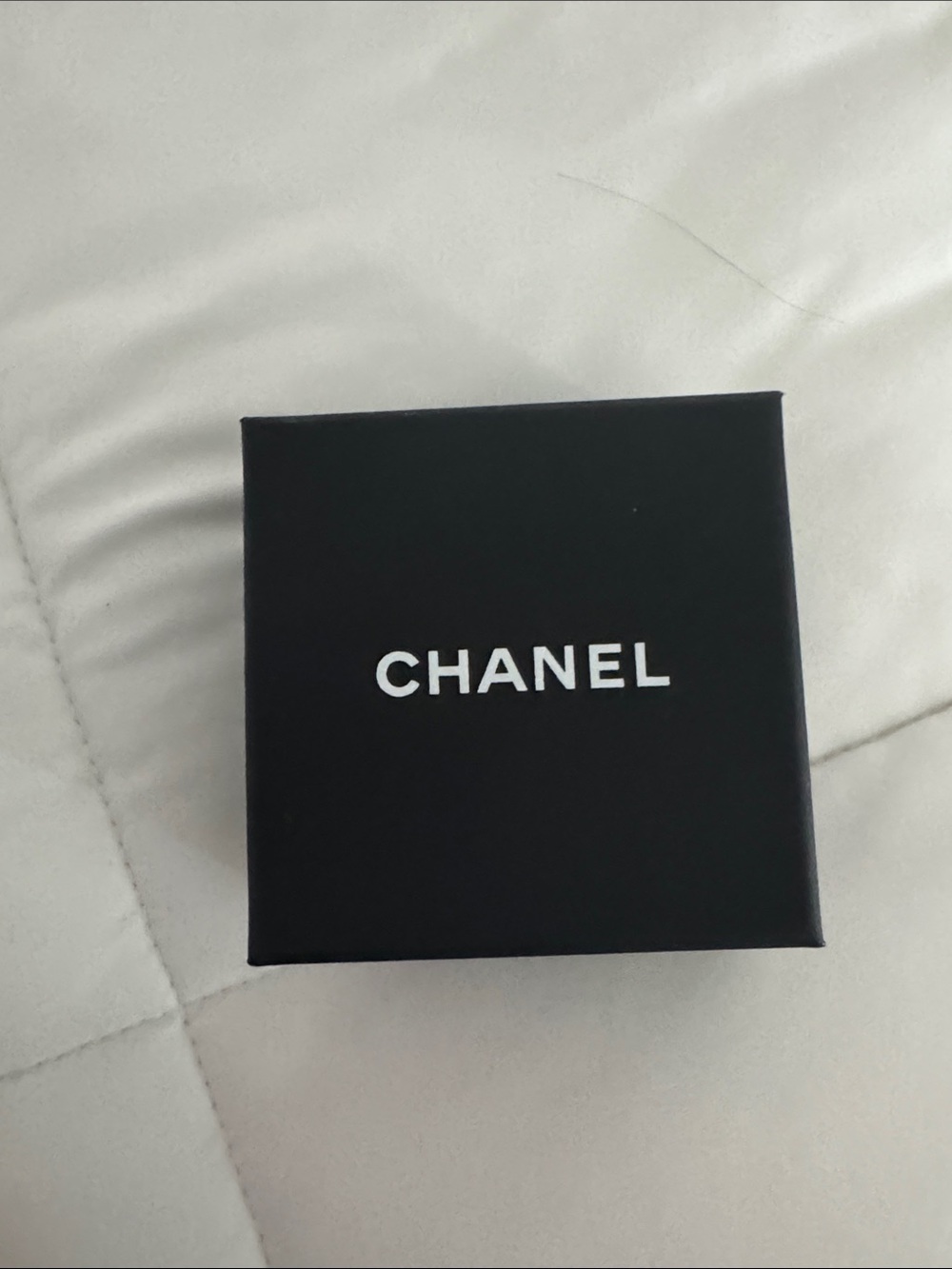CHANEL CC Logo Stud Earrings - Picture 5 of 6